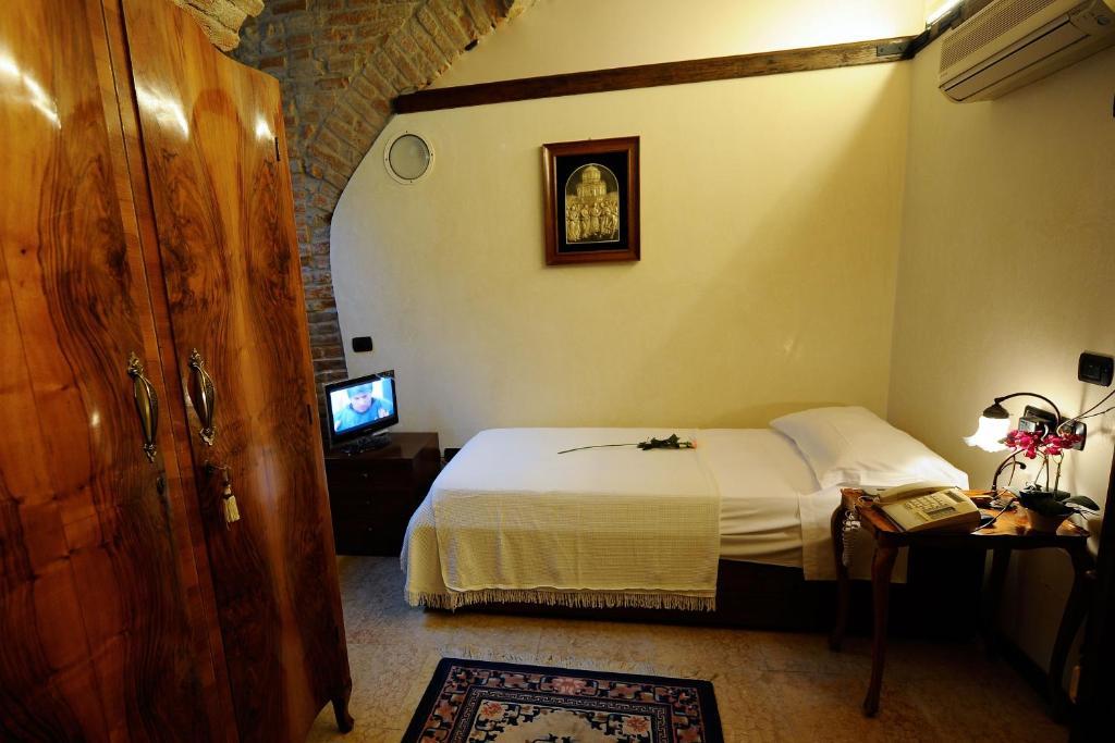 Casa Museo Palazzo Valenti Gonzaga Hotel Mantova Room photo